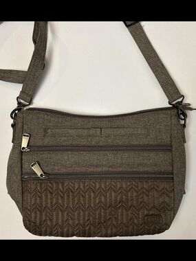 lug Slider Small Beige Crossbody Organizer